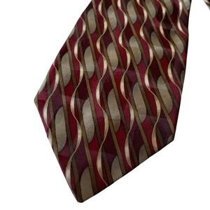 Via Europa Mens Silk Tie Burgundy Gold Geometric Wave Pattern Hand Sewn Necktie